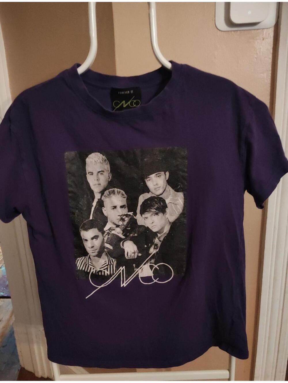 CNCO world tour women's M by Forever 21 Tee Size M - EUC